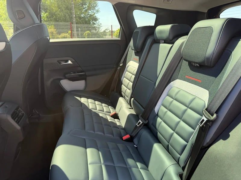 Photo de la voiture CITROEN C5 AIRCROSS HYBRIDE 145 ch e-DCS6 Max