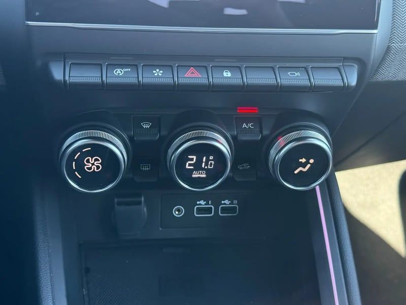 Photo de la voiture RENAULT CLIO V Eco-G 100 ch GSR2 Techno