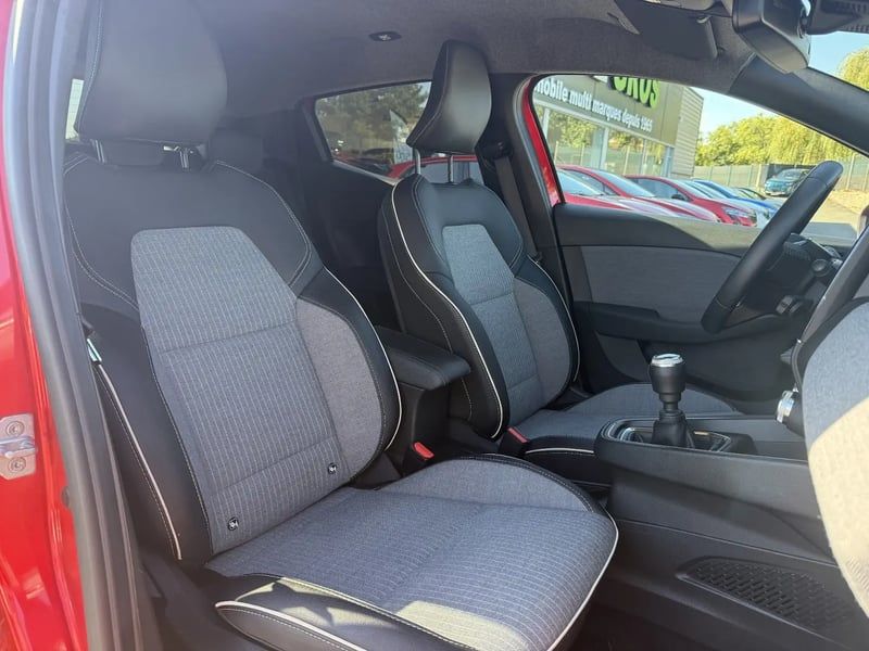 Photo de la voiture RENAULT CLIO V Eco-G 100 ch GSR2 Techno