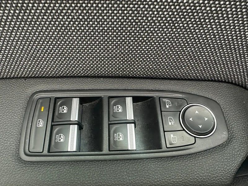 Photo de la voiture RENAULT CAPTUR E-Tech full hybrid 145 ch Techno
