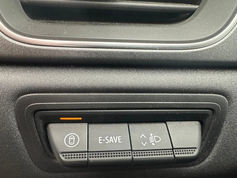 Photo de la voiture RENAULT CAPTUR E-Tech full hybrid 145 ch Techno