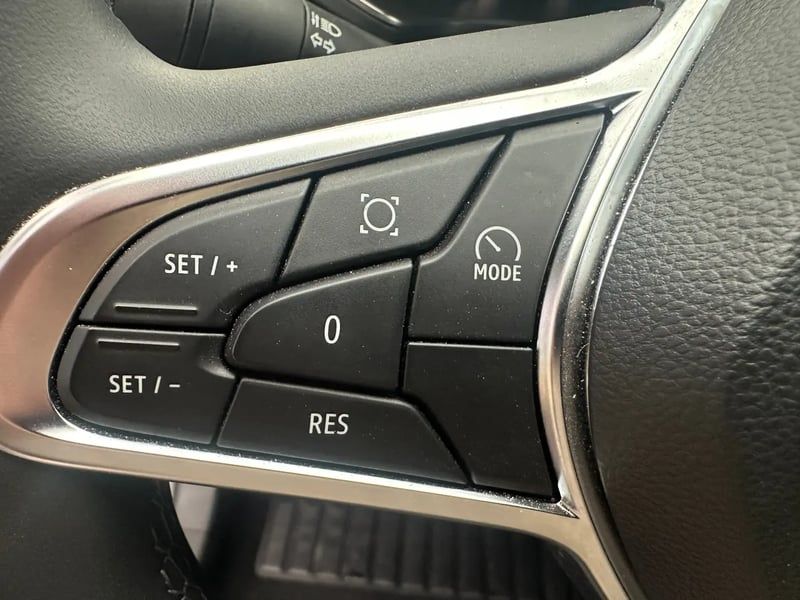 Photo de la voiture RENAULT CAPTUR E-Tech full hybrid 145 ch Techno