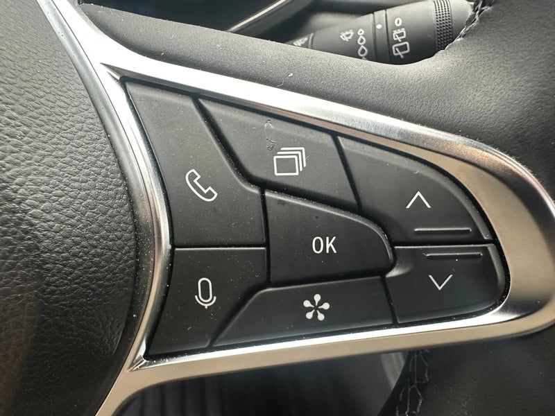 Photo de la voiture RENAULT CAPTUR E-Tech full hybrid 145 ch Techno