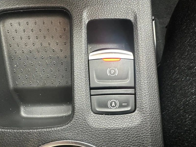 Photo de la voiture RENAULT CAPTUR E-Tech full hybrid 145 ch Techno