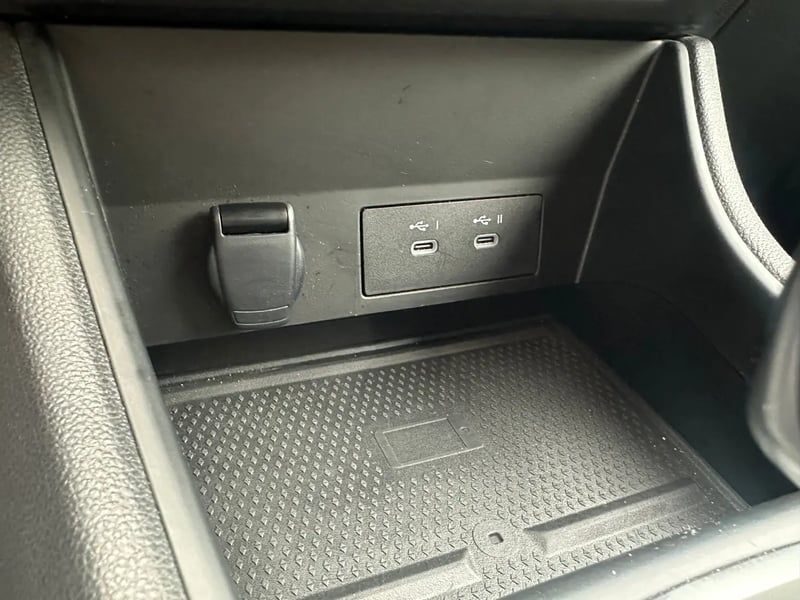 Photo de la voiture RENAULT CAPTUR E-Tech full hybrid 145 ch Techno