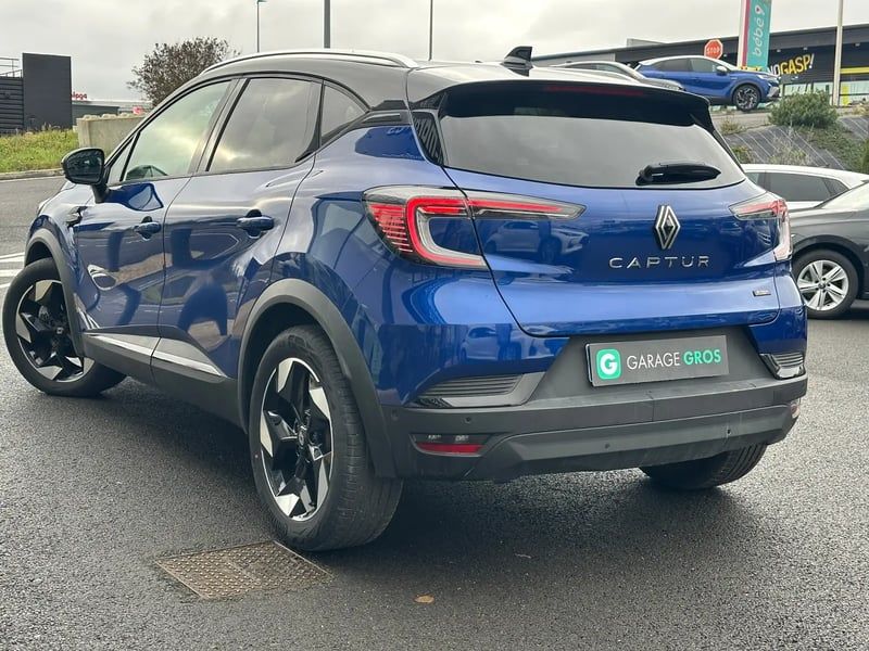 Photo de la voiture RENAULT CAPTUR E-Tech full hybrid 145 ch Techno