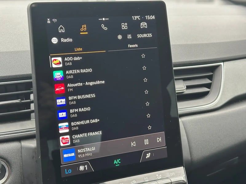 Photo de la voiture RENAULT CAPTUR E-Tech full hybrid 145 ch Techno