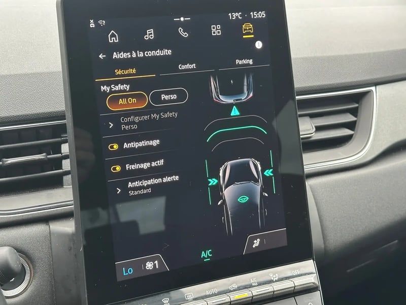 Photo de la voiture RENAULT CAPTUR E-Tech full hybrid 145 ch Techno