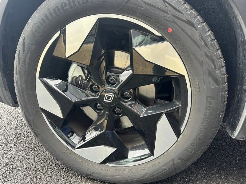 Photo de la voiture RENAULT CAPTUR E-Tech full hybrid 145 ch Techno
