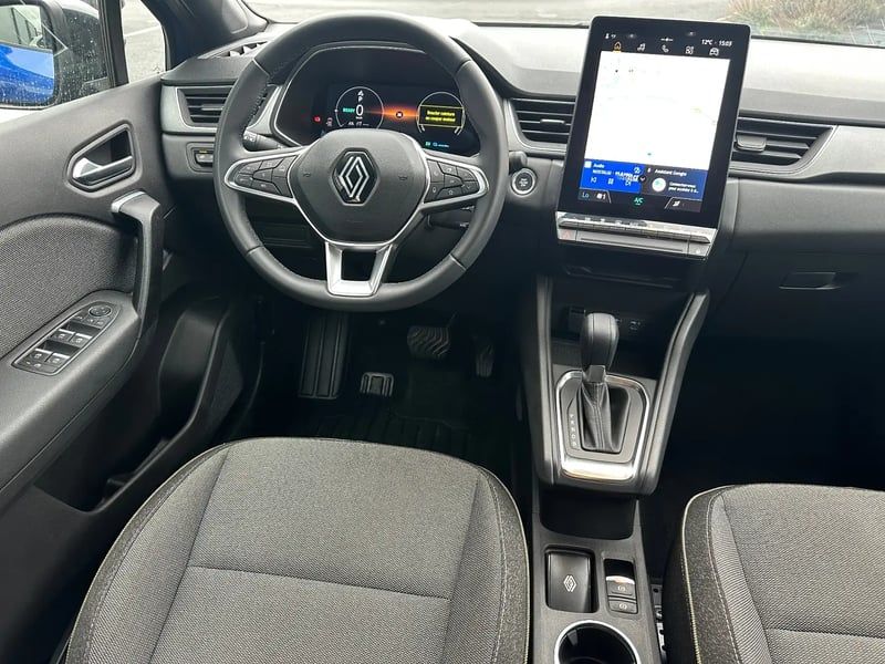 Photo de la voiture RENAULT CAPTUR E-Tech full hybrid 145 ch Techno