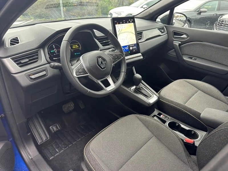 Photo de la voiture RENAULT CAPTUR E-Tech full hybrid 145 ch Techno