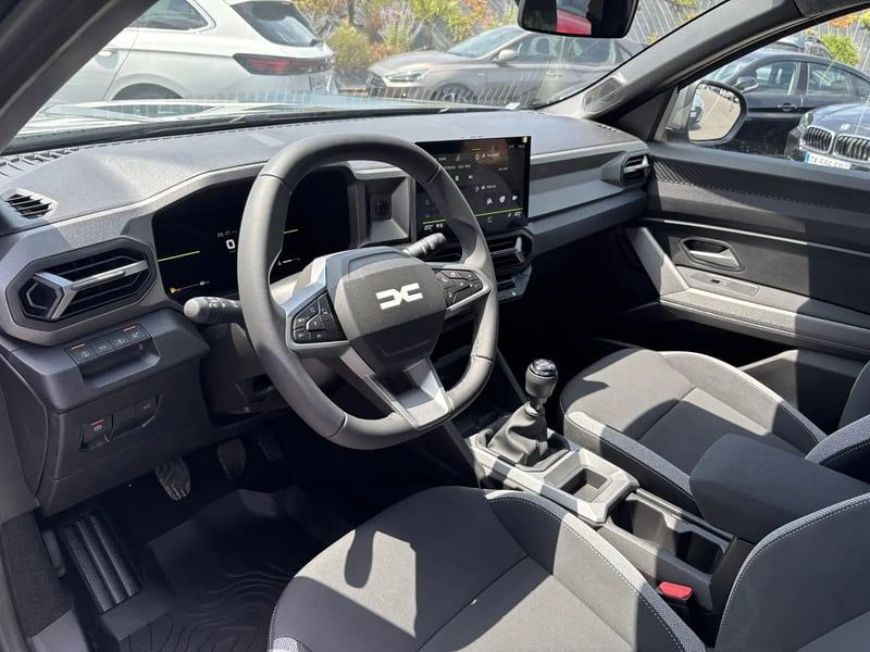 Photo de la voiture DACIA BIGSTER Mild Hybrid 140 Journey