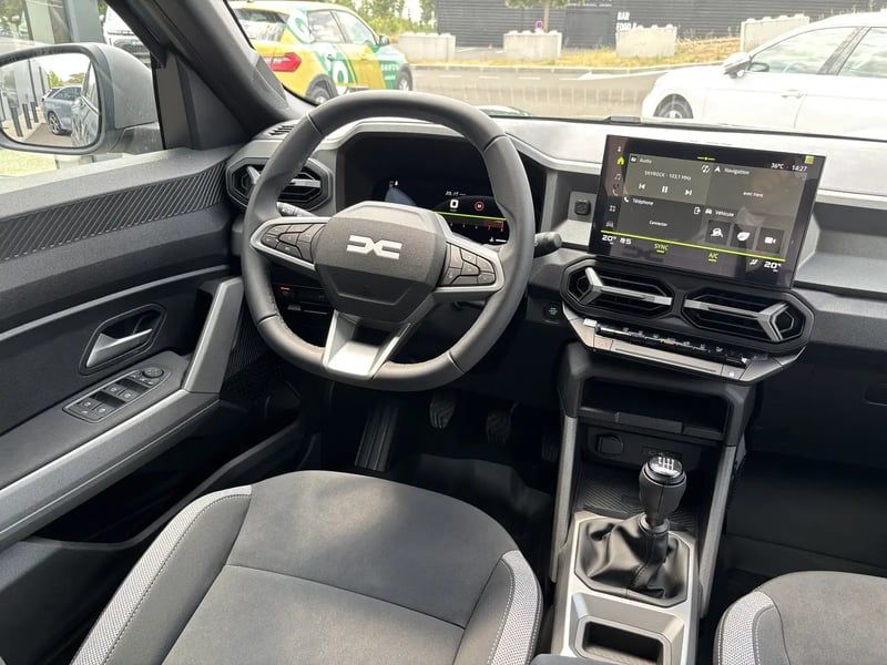 Photo de la voiture DACIA BIGSTER Mild Hybrid 140 Journey