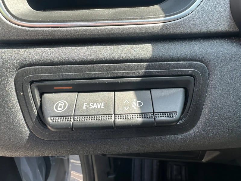 Photo de la voiture RENAULT CAPTUR E-Tech full hybrid 145 ch Techno