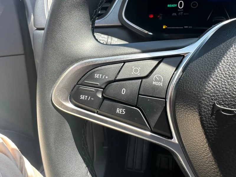 Photo de la voiture RENAULT CAPTUR E-Tech full hybrid 145 ch Techno