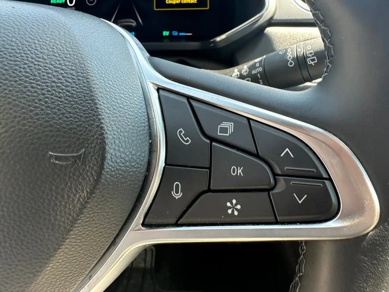 Photo de la voiture RENAULT CAPTUR E-Tech full hybrid 145 ch Techno