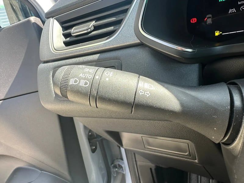 Photo de la voiture RENAULT CAPTUR E-Tech full hybrid 145 ch Techno
