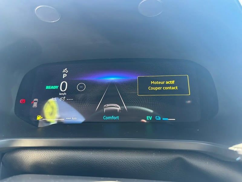 Photo de la voiture RENAULT CAPTUR E-Tech full hybrid 145 ch Techno