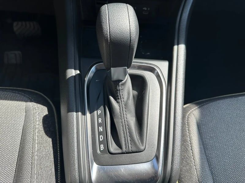 Photo de la voiture RENAULT CAPTUR E-Tech full hybrid 145 ch Techno