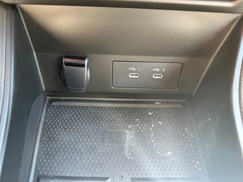 Photo de la voiture RENAULT CAPTUR E-Tech full hybrid 145 ch Techno