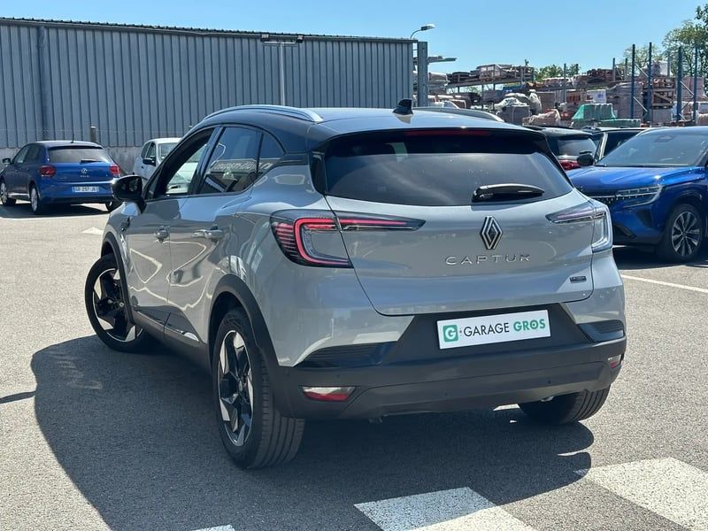 Photo de la voiture RENAULT CAPTUR E-Tech full hybrid 145 ch Techno