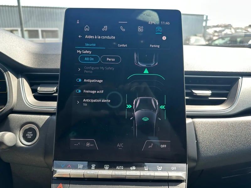 Photo de la voiture RENAULT CAPTUR E-Tech full hybrid 145 ch Techno