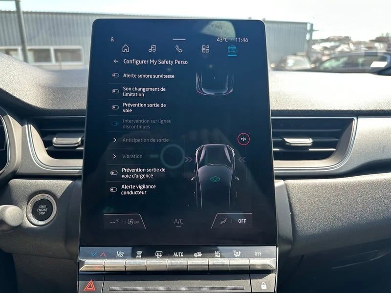 Photo de la voiture RENAULT CAPTUR E-Tech full hybrid 145 ch Techno