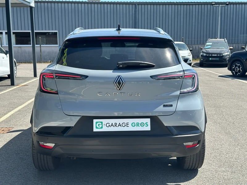 Photo de la voiture RENAULT CAPTUR E-Tech full hybrid 145 ch Techno