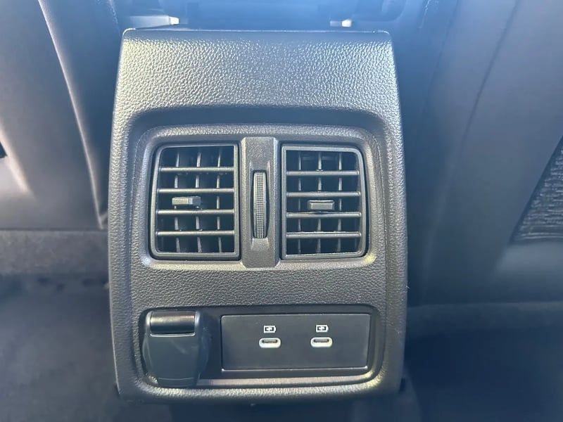Photo de la voiture RENAULT CAPTUR E-Tech full hybrid 145 ch Techno
