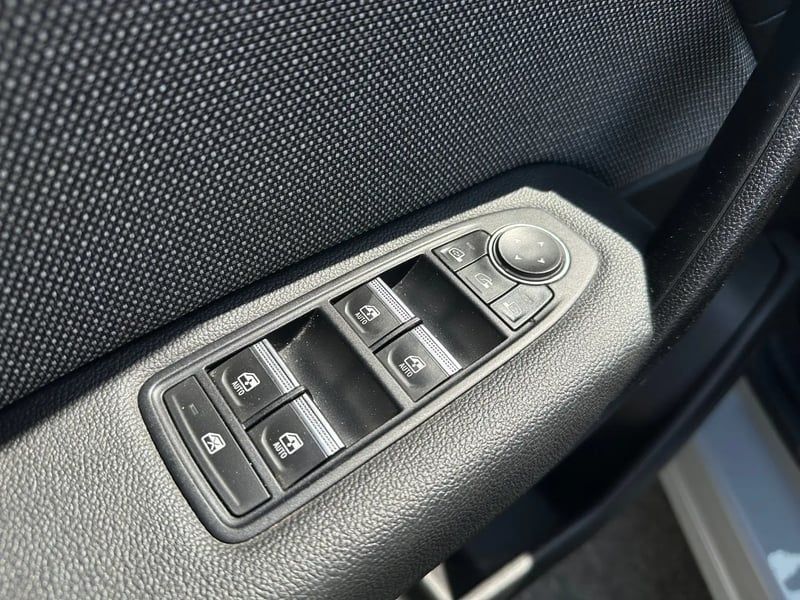 Photo de la voiture RENAULT CAPTUR E-Tech full hybrid 145 ch Techno