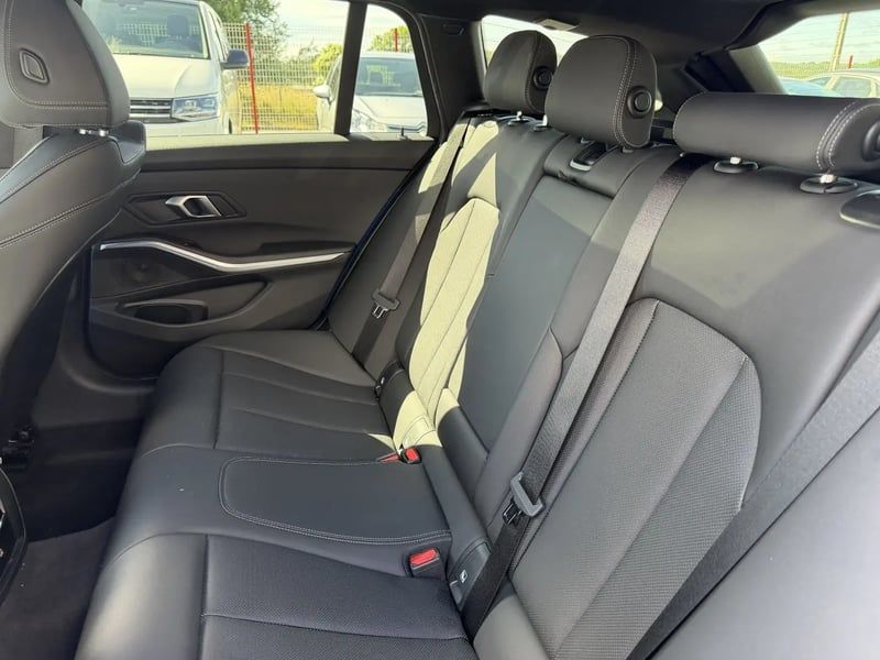 Photo de la voiture BMW SERIE 3 TOURING G21 LCI 2 Touring 318d 150 ch BVA8 M Sport