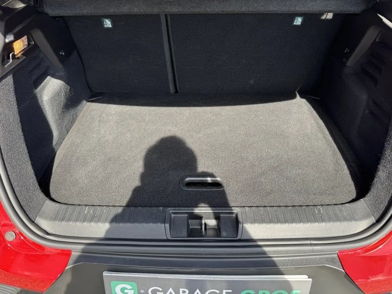 Photo de la voiture RENAULT CAPTUR E-Tech full hybrid 145 ch Techno
