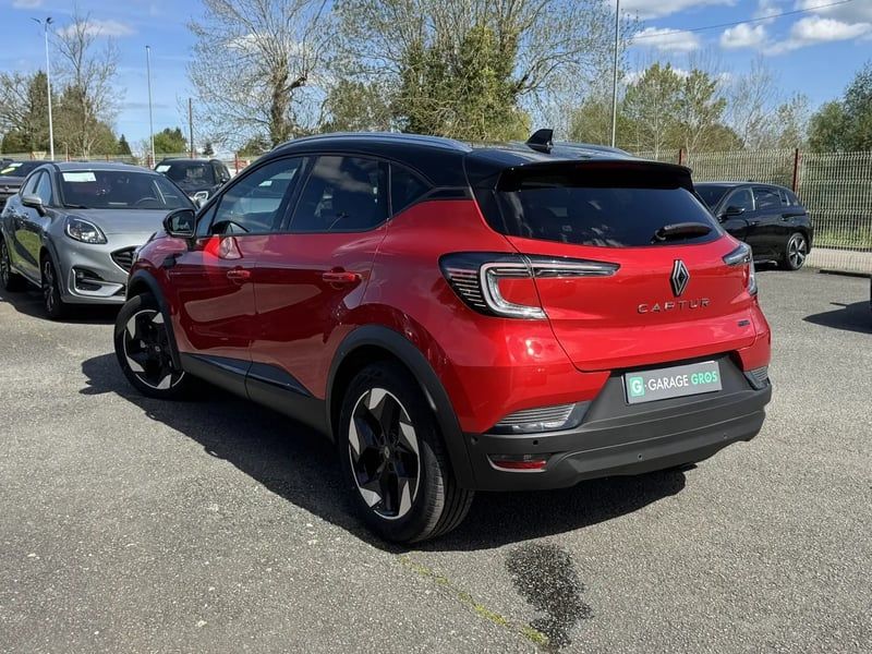 Photo de la voiture RENAULT CAPTUR E-Tech full hybrid 145 ch Techno