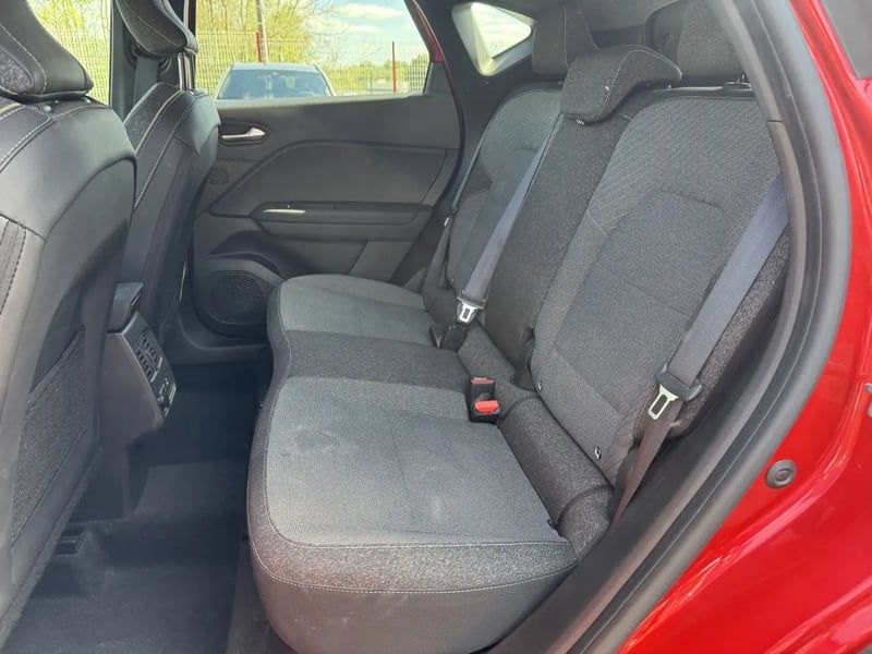 Photo de la voiture RENAULT CAPTUR E-Tech full hybrid 145 ch Techno