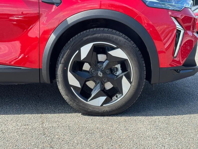 Photo de la voiture RENAULT CAPTUR E-Tech full hybrid 145 ch Techno