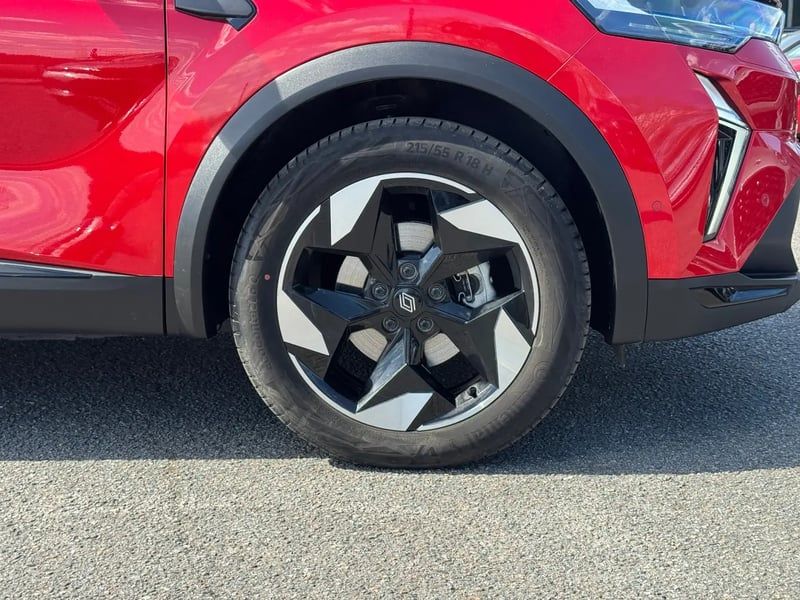 Photo de la voiture RENAULT CAPTUR E-Tech full hybrid 145 ch Techno