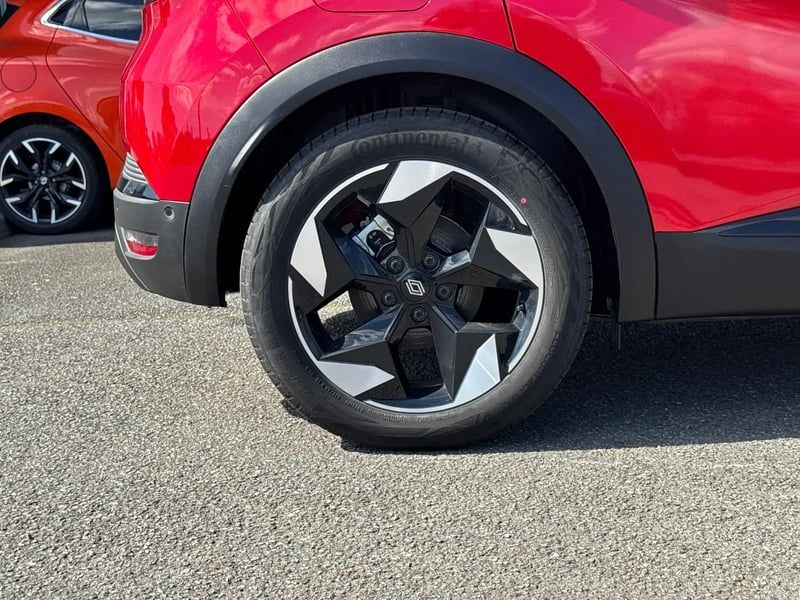 Photo de la voiture RENAULT CAPTUR E-Tech full hybrid 145 ch Techno