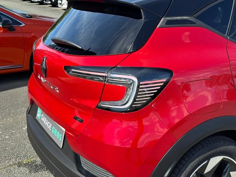 Photo de la voiture RENAULT CAPTUR E-Tech full hybrid 145 ch Techno
