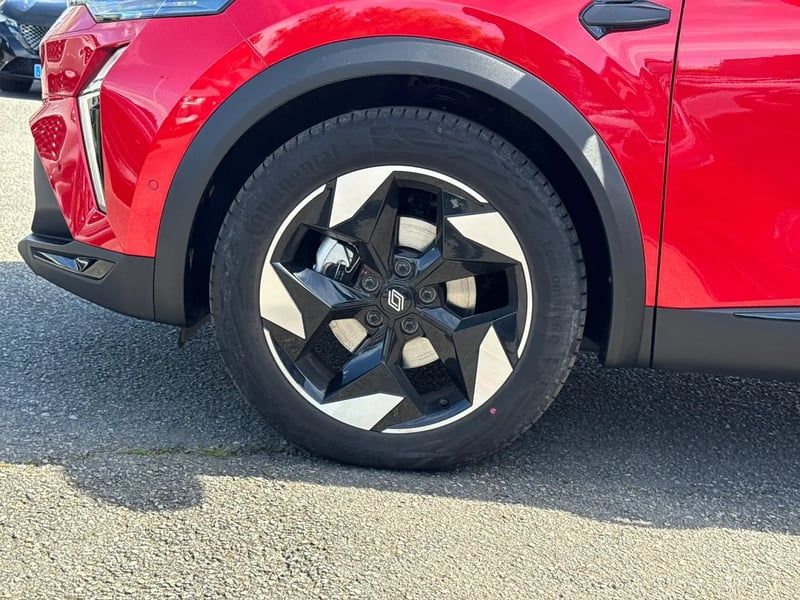 Photo de la voiture RENAULT CAPTUR E-Tech full hybrid 145 ch Techno