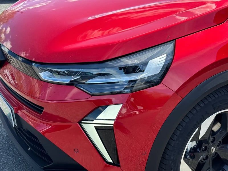 Photo de la voiture RENAULT CAPTUR E-Tech full hybrid 145 ch Techno