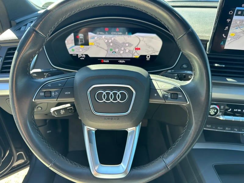 Photo de la voiture AUDI Q5 SPORTBACK 40 TDI 204 S tronic 7 Quattro Design