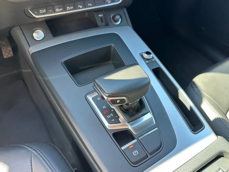 Photo de la voiture AUDI Q5 SPORTBACK 40 TDI 204 S tronic 7 Quattro Design