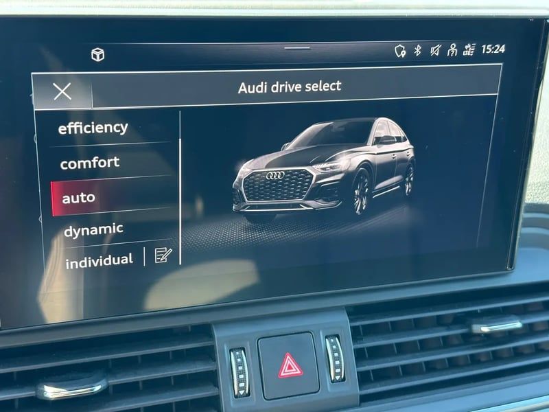 Photo de la voiture AUDI Q5 SPORTBACK 40 TDI 204 S tronic 7 Quattro Design