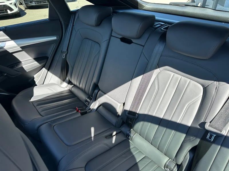 Photo de la voiture AUDI Q5 SPORTBACK 40 TDI 204 S tronic 7 Quattro Design