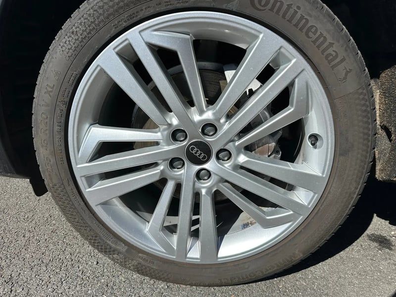 Photo de la voiture AUDI Q5 SPORTBACK 40 TDI 204 S tronic 7 Quattro Design