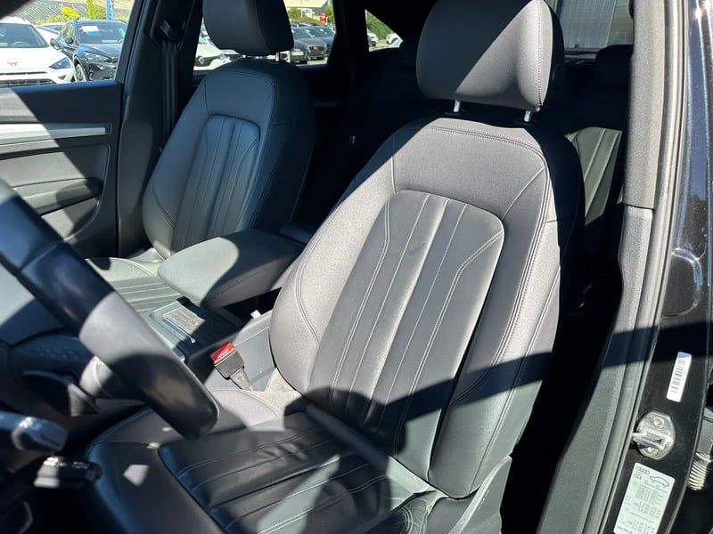 Photo de la voiture AUDI Q5 SPORTBACK 40 TDI 204 S tronic 7 Quattro Design