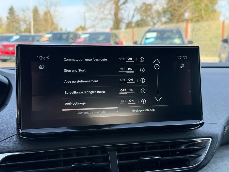 Photo de la voiture PEUGEOT 3008 PureTech 130ch S&S BVM6 GT