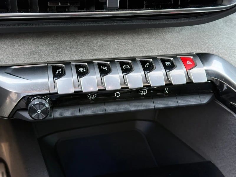 Photo de la voiture PEUGEOT 3008 PureTech 130ch S&S BVM6 GT