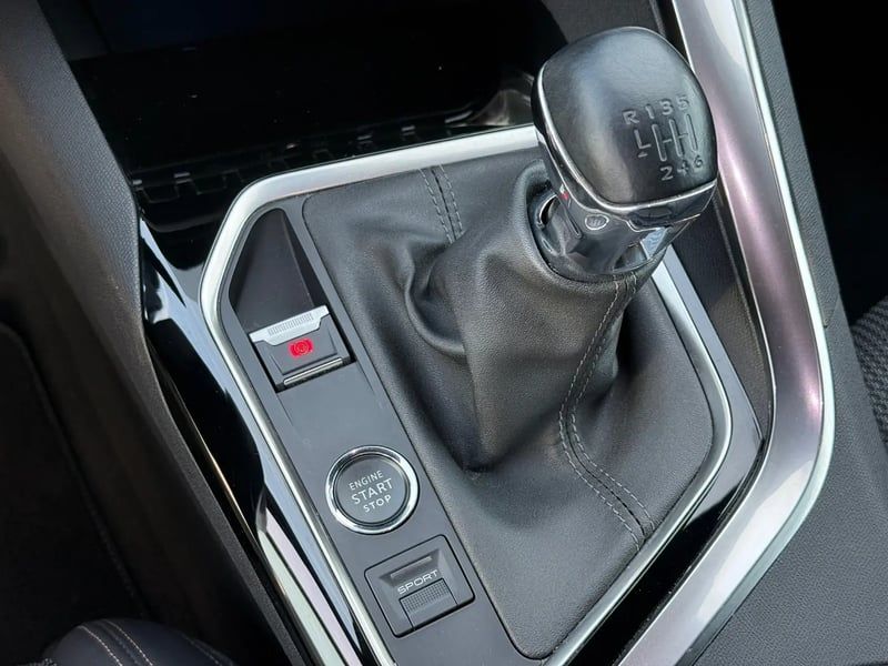 Photo de la voiture PEUGEOT 3008 PureTech 130ch S&S BVM6 GT