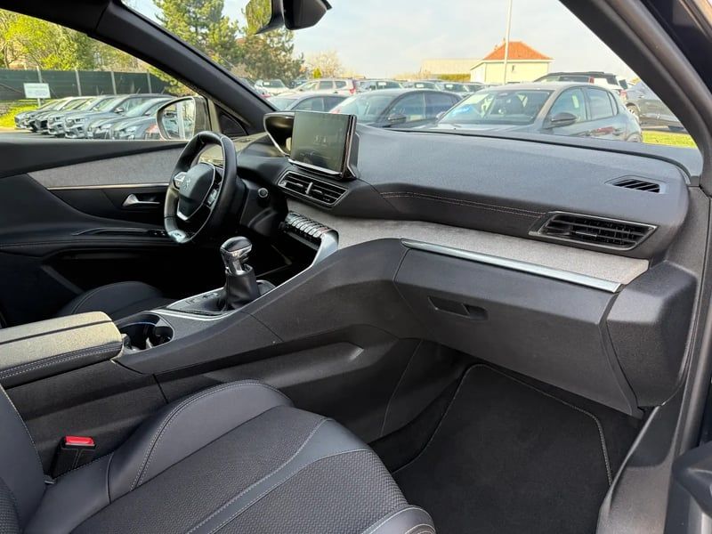 Photo de la voiture PEUGEOT 3008 PureTech 130ch S&S BVM6 GT